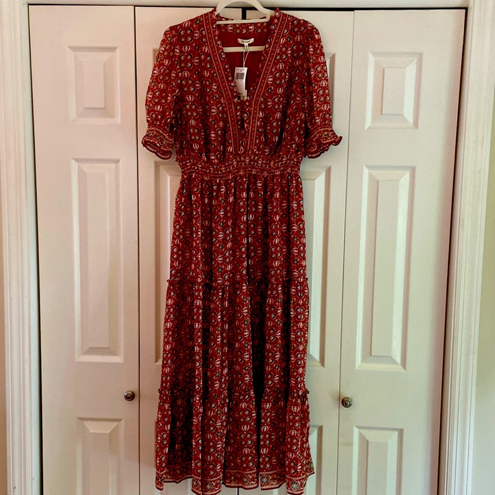 Beautiful, flowy midi dress from Nordstrom Rack. Shirred waist for slim look.